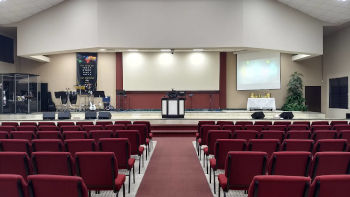 Vista del altar de la iglesia